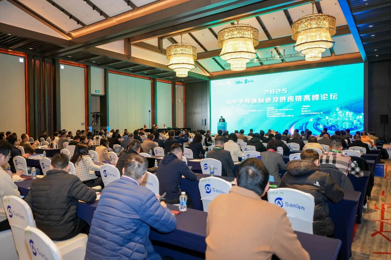 餐廳里的人們

AI 生成的內(nèi)容可能不正確。